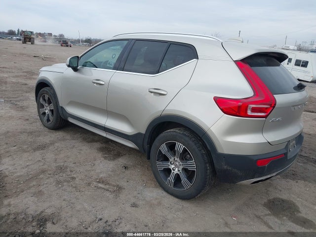 2019 VOLVO XC40 YV4162UL8K2099500 Photo 2