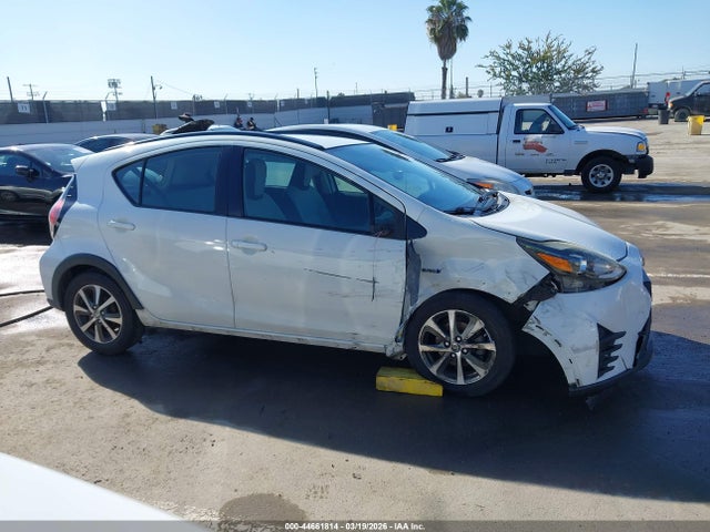 JTDKDTB33J1604725 Toyota Prius C One