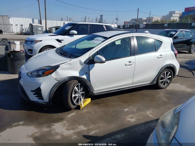 JTDKDTB33J1604725 Toyota Prius C One