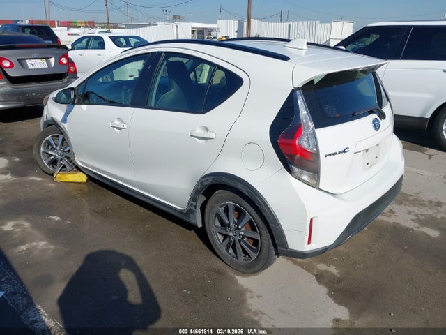 JTDKDTB33J1604725 Toyota Prius C One