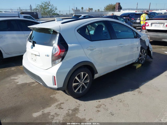 JTDKDTB33J1604725 Toyota Prius C One