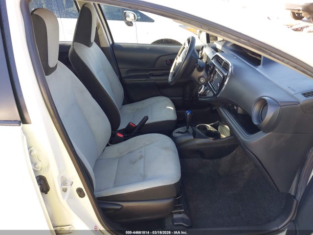 JTDKDTB33J1604725 Toyota Prius C One