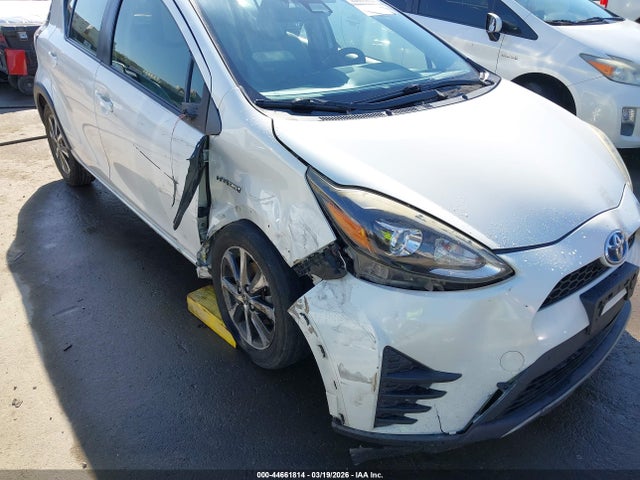 JTDKDTB33J1604725 Toyota Prius C One