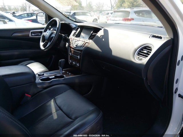 Продажа на аукционе авто 2017 Nissan Pathfinder Platinum, vin: 5N1DR2MMXHC638570, номер лота: 44661853