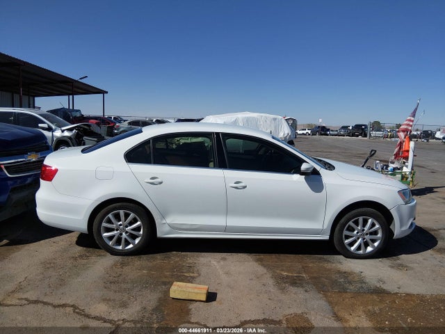 44661911 :رقم المزاد ، 3VWD07AJ7EM401175 vin ، 2014 Volkswagen Jetta 1.8t Se مزاد بيع