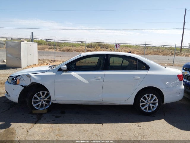 44661911 :رقم المزاد ، 3VWD07AJ7EM401175 vin ، 2014 Volkswagen Jetta 1.8t Se مزاد بيع