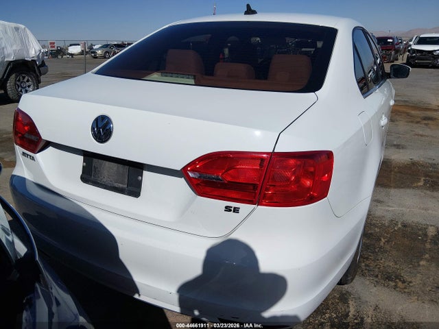 44661911 :رقم المزاد ، 3VWD07AJ7EM401175 vin ، 2014 Volkswagen Jetta 1.8t Se مزاد بيع