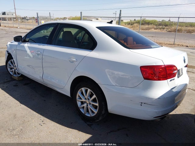 44661911 :رقم المزاد ، 3VWD07AJ7EM401175 vin ، 2014 Volkswagen Jetta 1.8t Se مزاد بيع