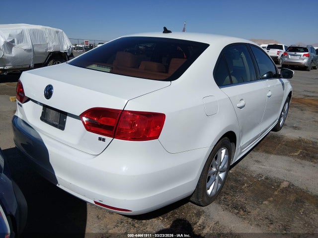 44661911 :رقم المزاد ، 3VWD07AJ7EM401175 vin ، 2014 Volkswagen Jetta 1.8t Se مزاد بيع