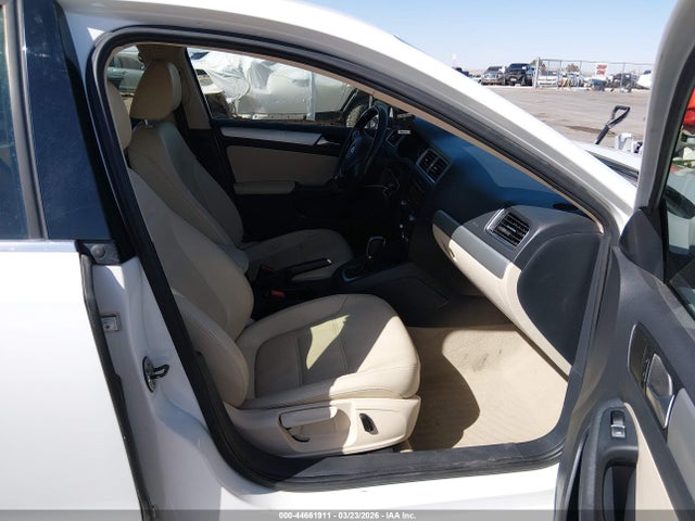 44661911 :رقم المزاد ، 3VWD07AJ7EM401175 vin ، 2014 Volkswagen Jetta 1.8t Se مزاد بيع