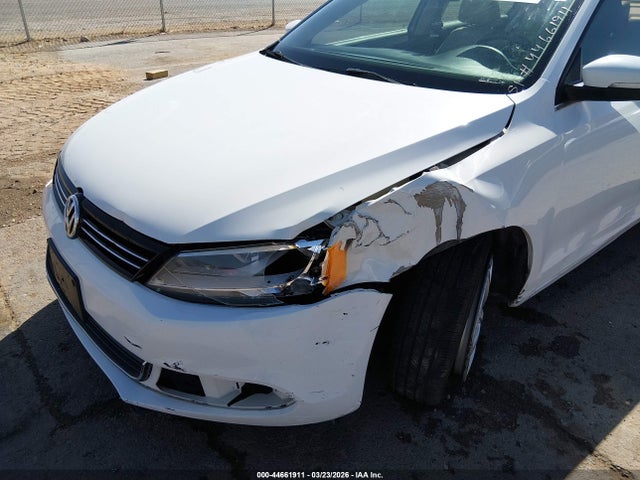 44661911 :رقم المزاد ، 3VWD07AJ7EM401175 vin ، 2014 Volkswagen Jetta 1.8t Se مزاد بيع