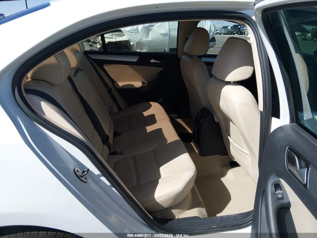 44661911 :رقم المزاد ، 3VWD07AJ7EM401175 vin ، 2014 Volkswagen Jetta 1.8t Se مزاد بيع