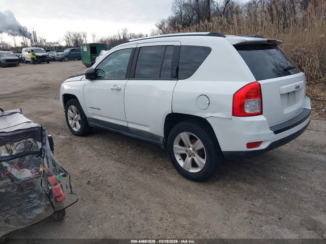 2011 JEEP COMPASS 1J4NT1FB4BD139288 Photo 2