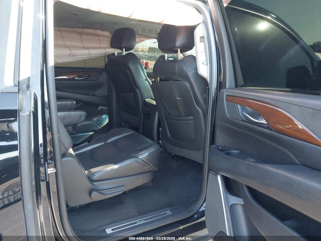 44661945 :رقم المزاد ، 1GYS3HKJ9JR343949 vin ، 2018 Cadillac Escalade Esv Luxury مزاد بيع