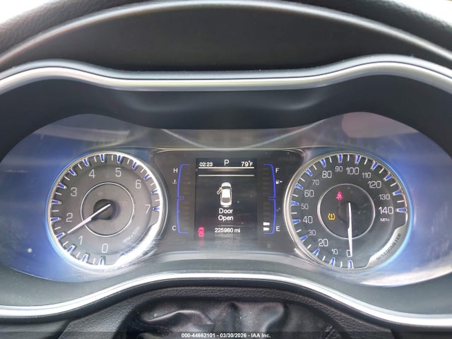 2015 Chrysler 200 Limited მანქანა იყიდება აუქციონზე, vin: 1C3CCCAB1FN734488, აუქციონის ნომერი: 44662101