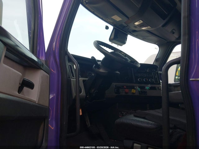 44662185 :رقم المزاد ، 3AKJHHDR7NSMD0031 vin ، 2022 Freightliner New Cascadia 126 مزاد بيع