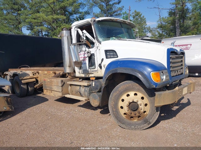 Продаж на аукціоні авто 2004 Mack 700 Cv700, vin: 1M2AG11C04M009497, номер лоту: 44662242