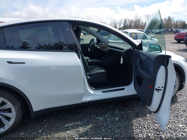 2026 TESLA MODEL Y 7SAYGDEE3TF452379 Photo 4