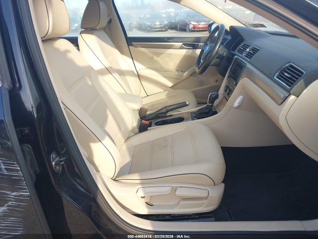 44662416 :رقم المزاد ، 1VWBT7A32HC029024 vin ، 2017 Volkswagen Passat 1.8t Se مزاد بيع