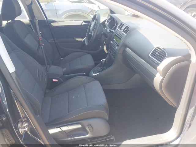 44662491 :رقم المزاد ، WVWDB7AJ1EW010200 vin ، 2014 Volkswagen Golf 2.5l مزاد بيع