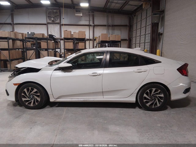Продажа на аукционе авто 2018 Honda Civic Ex, vin: 19XFC2F76JE033689, номер лота: 44662523