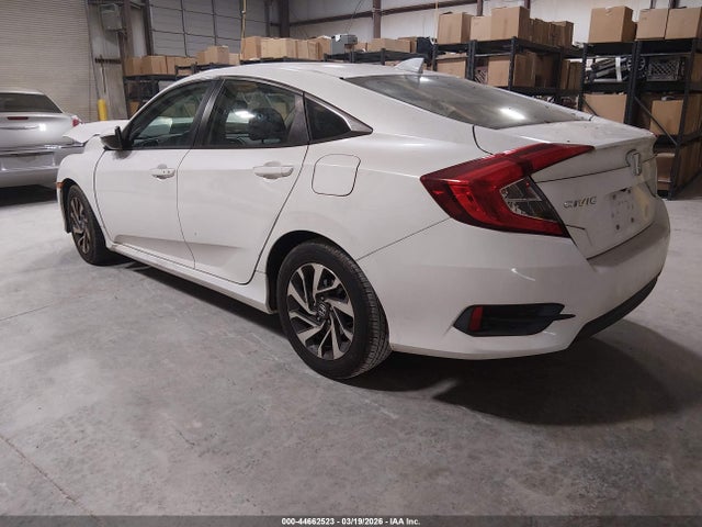 Продажа на аукционе авто 2018 Honda Civic Ex, vin: 19XFC2F76JE033689, номер лота: 44662523