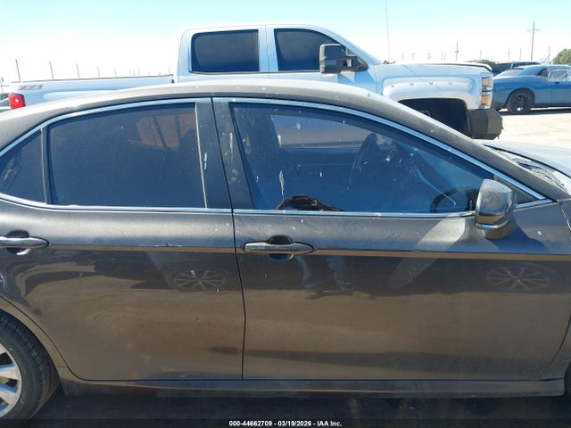 Продажа на аукционе авто 2018 Toyota Camry Le, vin: 4T1B11HK2JU045724, номер лота: 44662709