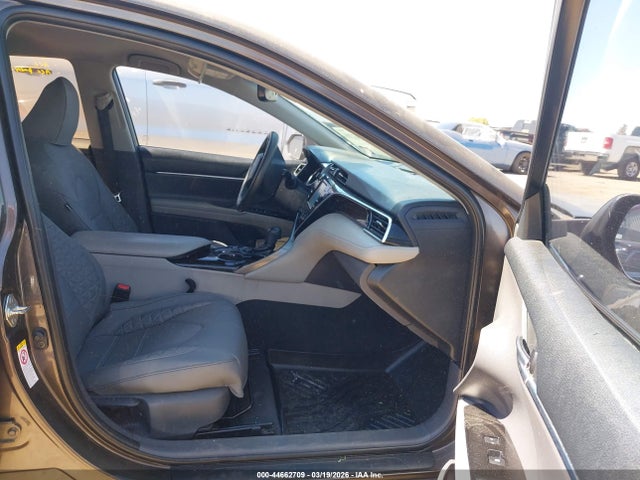 Продажа на аукционе авто 2018 Toyota Camry Le, vin: 4T1B11HK2JU045724, номер лота: 44662709
