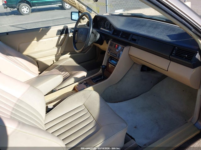 44662726 :رقم المزاد ، WDBEA50D6KA977674 vin ، 1989 Mercedes-benz 300 Ce مزاد بيع