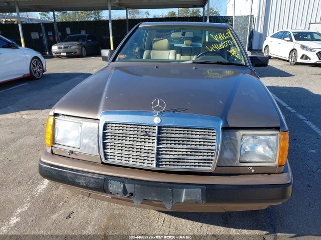 44662726 :رقم المزاد ، WDBEA50D6KA977674 vin ، 1989 Mercedes-benz 300 Ce مزاد بيع
