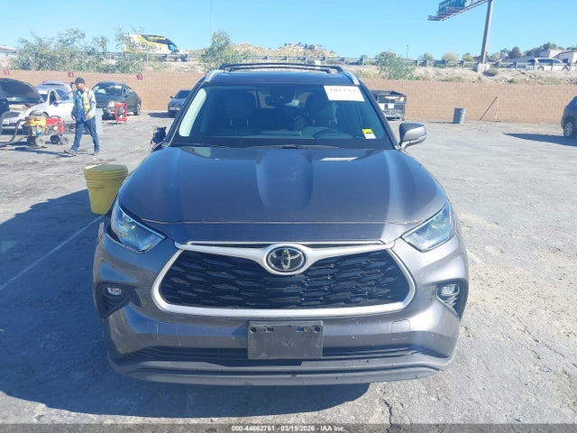 5TDHZRAH2NS555702 Toyota Highlander Xle