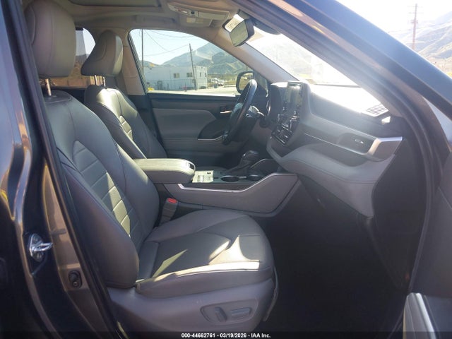 2022 TOYOTA HIGHLANDER 5TDHZRAH2NS555702 Photo 4