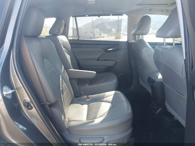 2022 TOYOTA HIGHLANDER 5TDHZRAH2NS555702 Photo 7