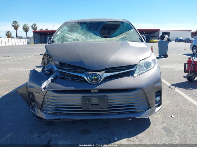 5TDYZ3DC1JS954916 Toyota Sienna Xle 8 Passenger