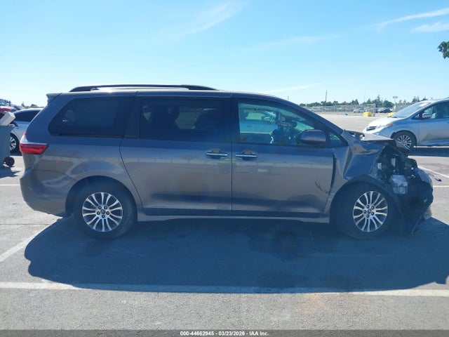 5TDYZ3DC1JS954916 Toyota Sienna Xle 8 Passenger
