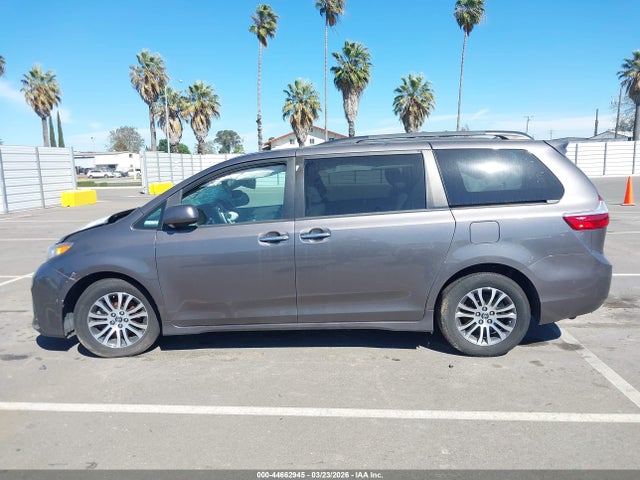 5TDYZ3DC1JS954916 Toyota Sienna Xle 8 Passenger