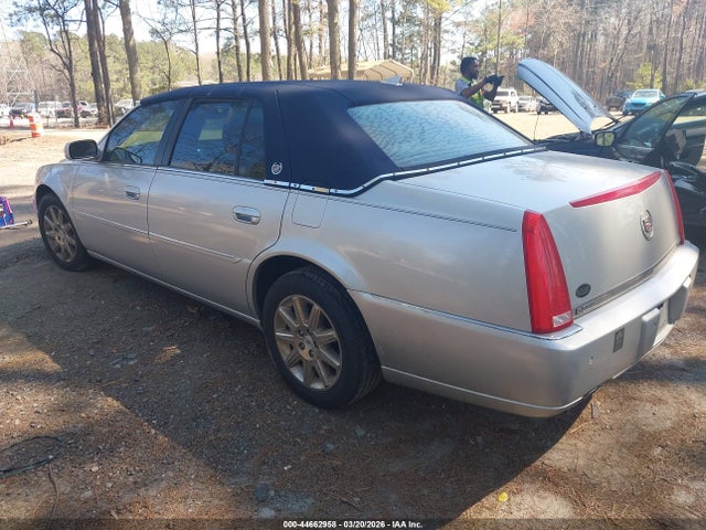 2011 CADILLAC DTS 1G6KH5E69BU134161 Photo 2