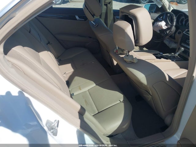 44663058 :رقم المزاد ، WDDGF8ABXDA830776 vin ، 2013 Mercedes-benz C 300 Luxury 4matic مزاد بيع