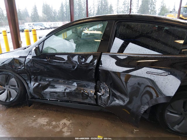 7SAYGDED5TF549588 Tesla Model Y Premium Rear-wheel Drive/standard Rear-wheel Drive