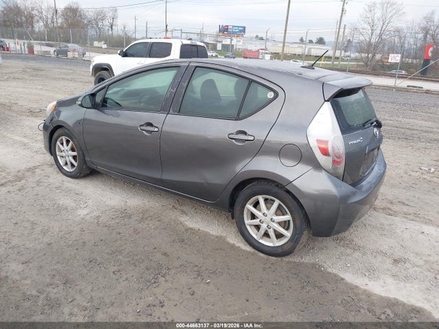 2013 TOYOTA PRIUS C JTDKDTB3XD1545368 Photo 2