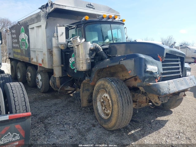 44663197 :رقم المزاد ، 1M2P267CXTM029557 vin ، 1996 Mack 600 Rd600 مزاد بيع