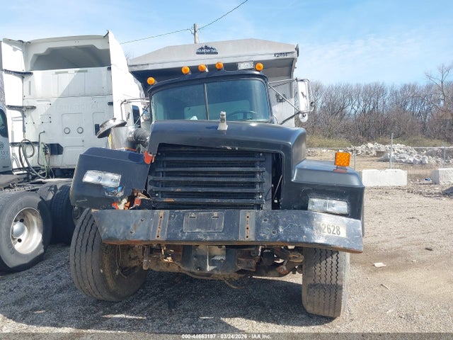 44663197 :رقم المزاد ، 1M2P267CXTM029557 vin ، 1996 Mack 600 Rd600 مزاد بيع