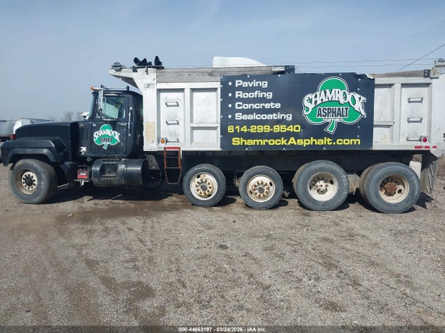 44663197 :رقم المزاد ، 1M2P267CXTM029557 vin ، 1996 Mack 600 Rd600 مزاد بيع