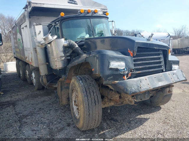 44663197 :رقم المزاد ، 1M2P267CXTM029557 vin ، 1996 Mack 600 Rd600 مزاد بيع