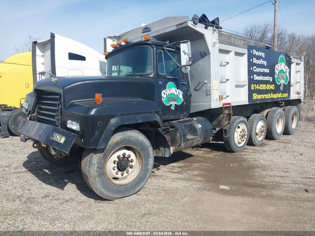 44663197 :رقم المزاد ، 1M2P267CXTM029557 vin ، 1996 Mack 600 Rd600 مزاد بيع