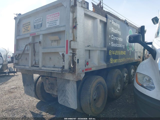 44663197 :رقم المزاد ، 1M2P267CXTM029557 vin ، 1996 Mack 600 Rd600 مزاد بيع