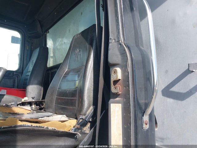 44663197 :رقم المزاد ، 1M2P267CXTM029557 vin ، 1996 Mack 600 Rd600 مزاد بيع