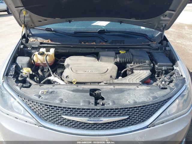 Chrysler Pacifica Touring-l 2017 2C4RC1BG8HR816003 Image 10