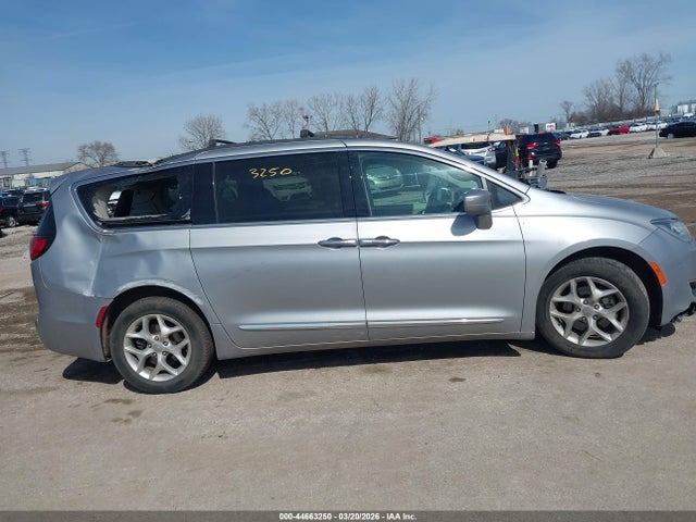 Chrysler Pacifica Touring-l 2017 2C4RC1BG8HR816003 Image 13