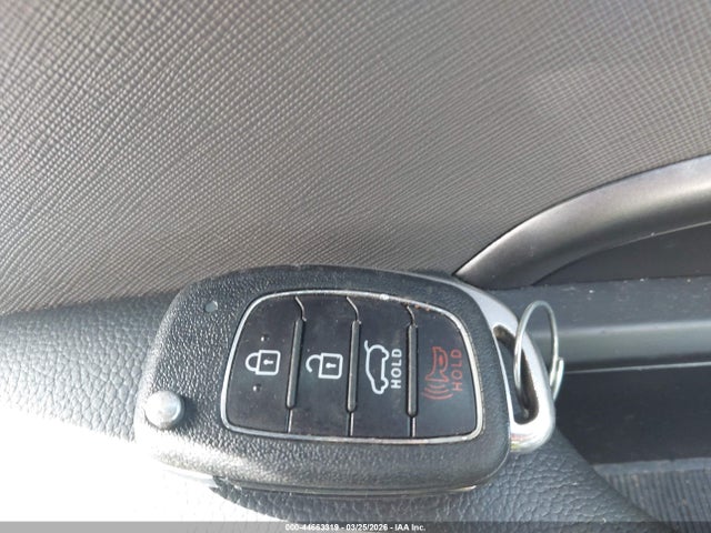 2017 Hyundai Santa Fe Sport 2.4l მანქანა იყიდება აუქციონზე, vin: 5XYZTDLB4HG442031, აუქციონის ნომერი: 44663319